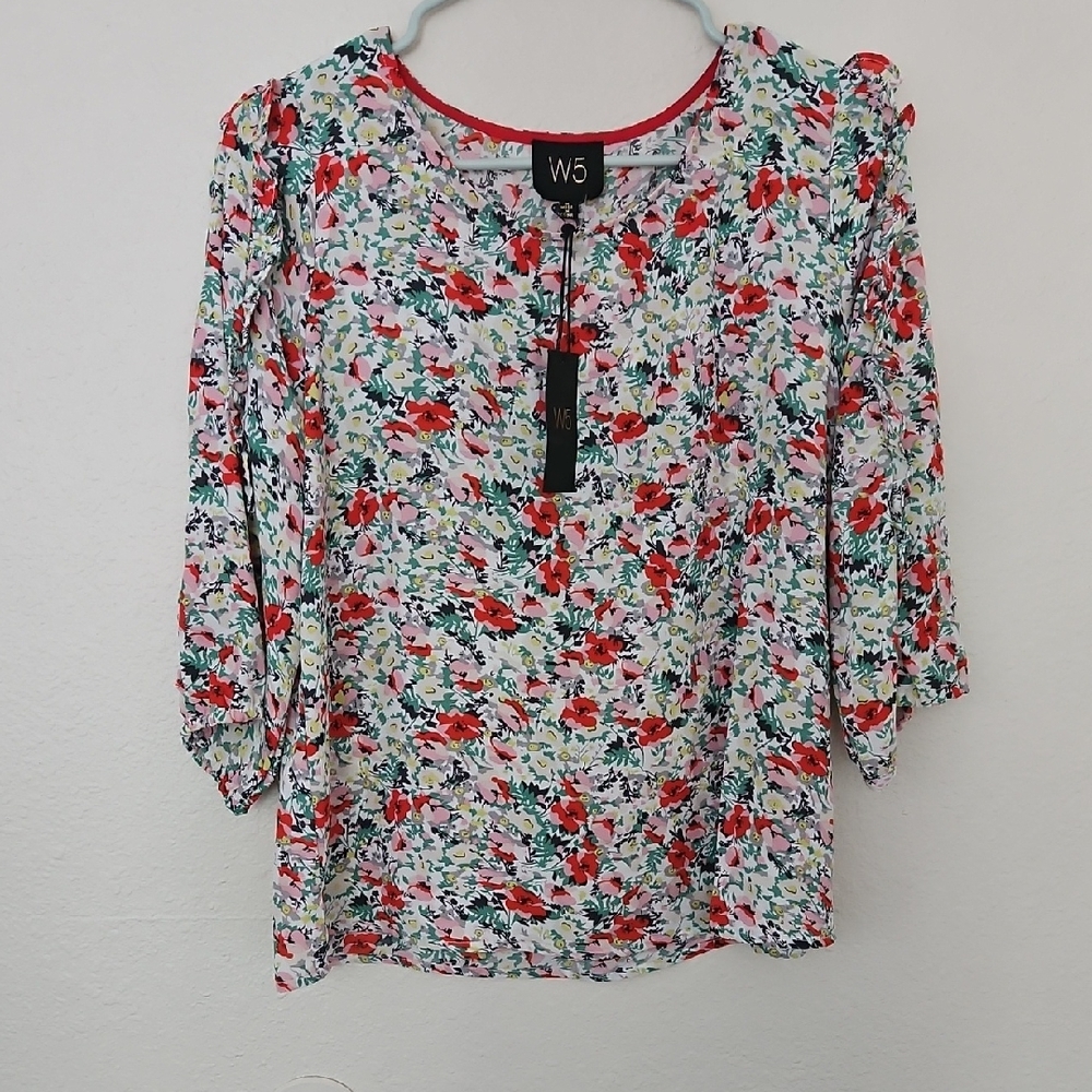 Nwt W5 Red and Green Blouse  3/4 Sleeves Size M.